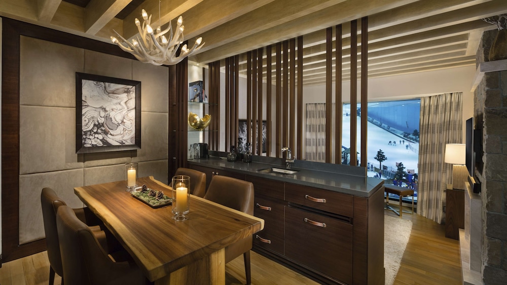 Duplex Aspen Ski Chalet - Access to Snow Park in Ski Dubai for 2, Private Butler, Lounge Access