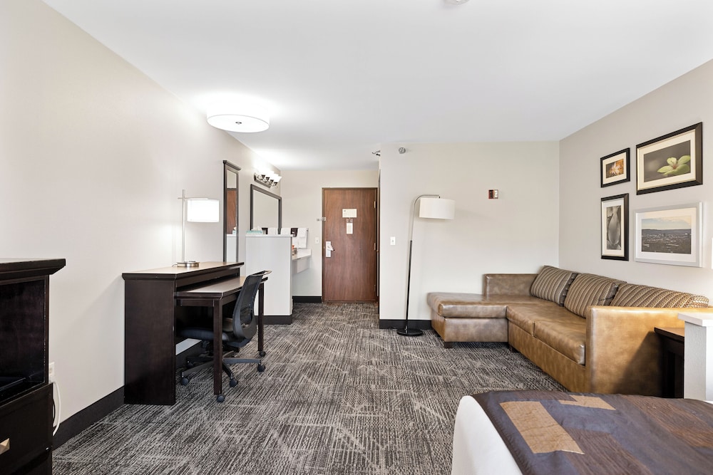 Deluxe Room, 1 King Bed (Executive King) - Photo 7
