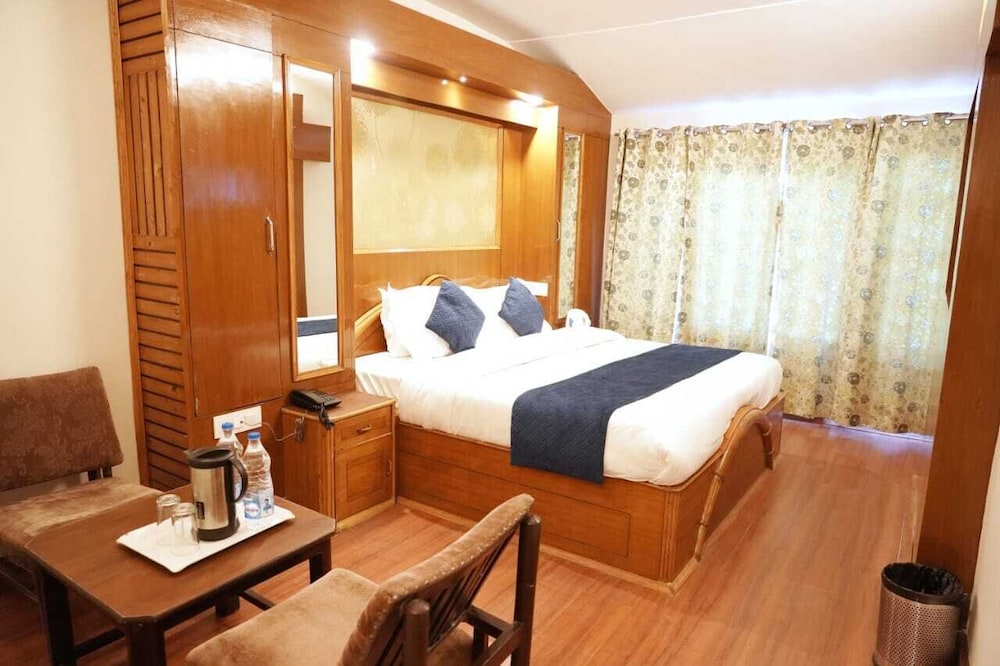 Superior Room, Hill View