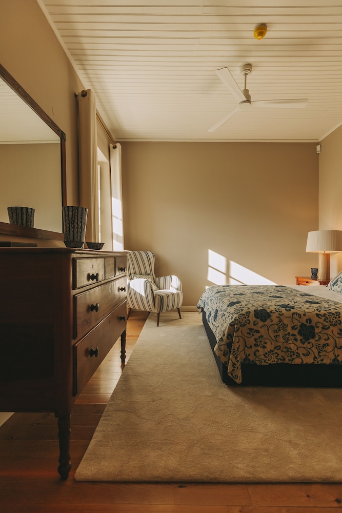 House, 6 Bedrooms
