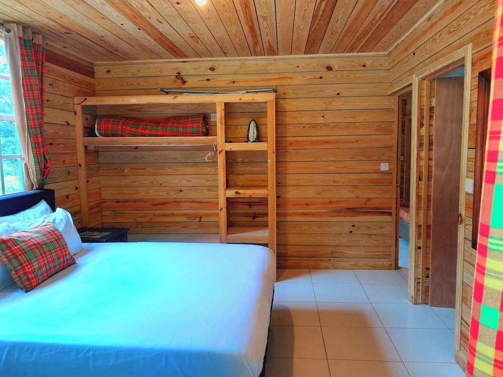 Basic Cottage, 1 King Bed, Garden View photo 1