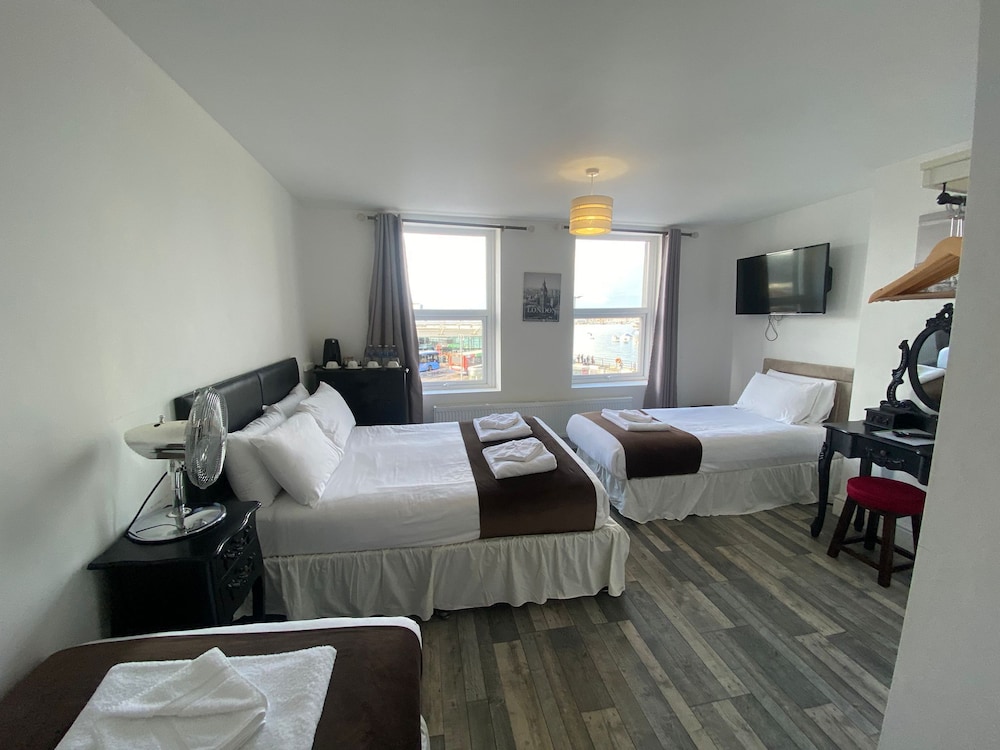 Quadruple Room, Partial Sea View photo 1