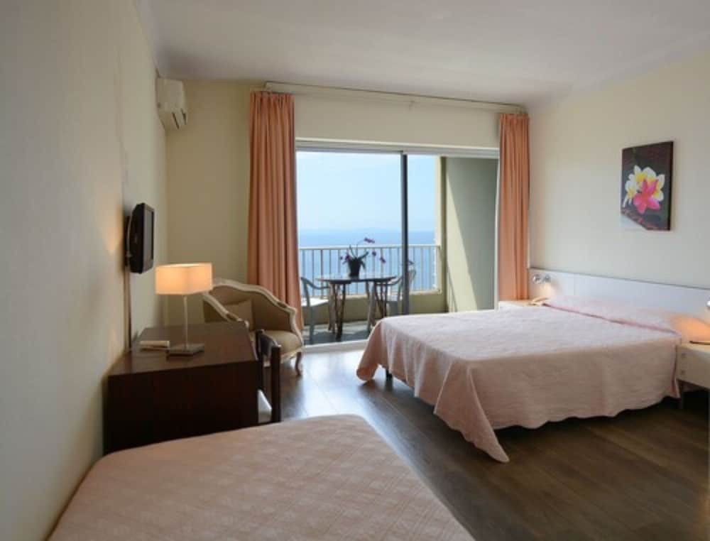 Triple Room, Sea View - Photo 1