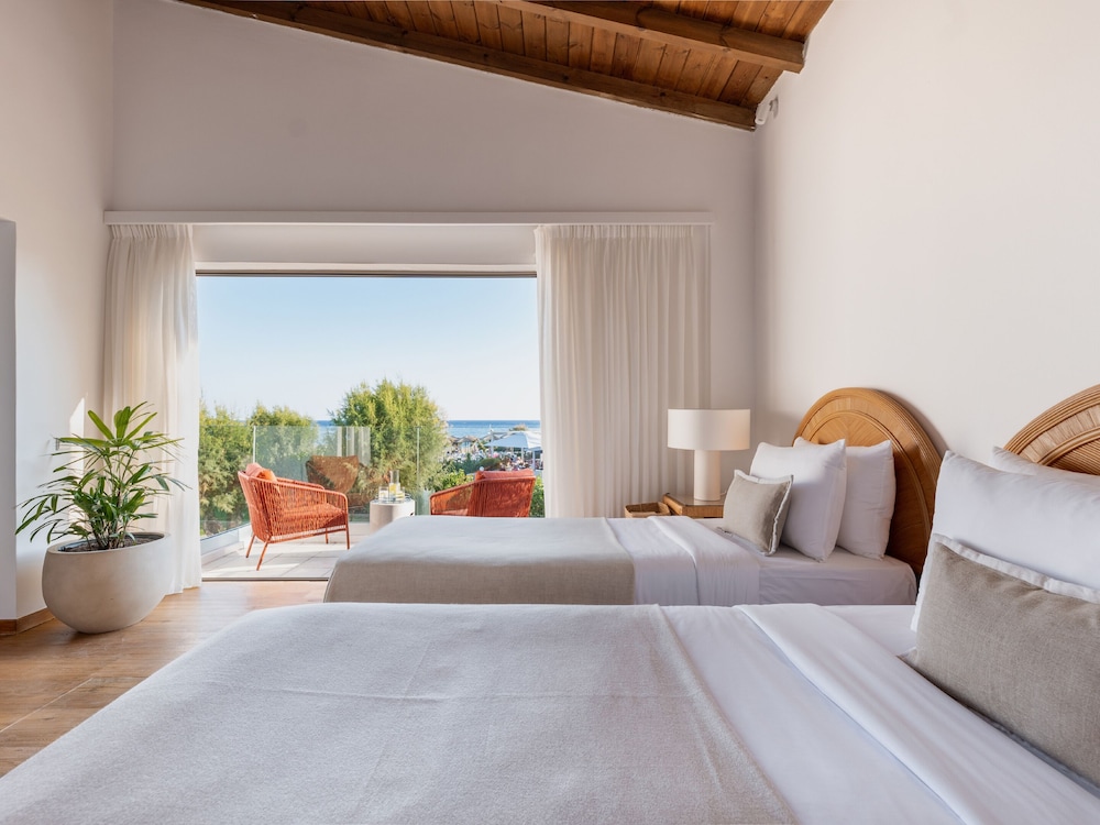 Two-bedroom Bungalow Suite Sea View - Photo 4