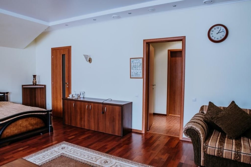 Standard Family Room photo 3