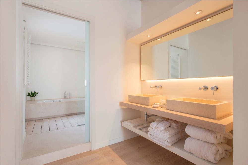 Premium Suite - Photo 2
