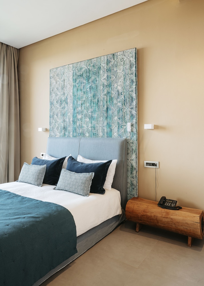 Deluxe Double Room, Lagoon View - Photo 1