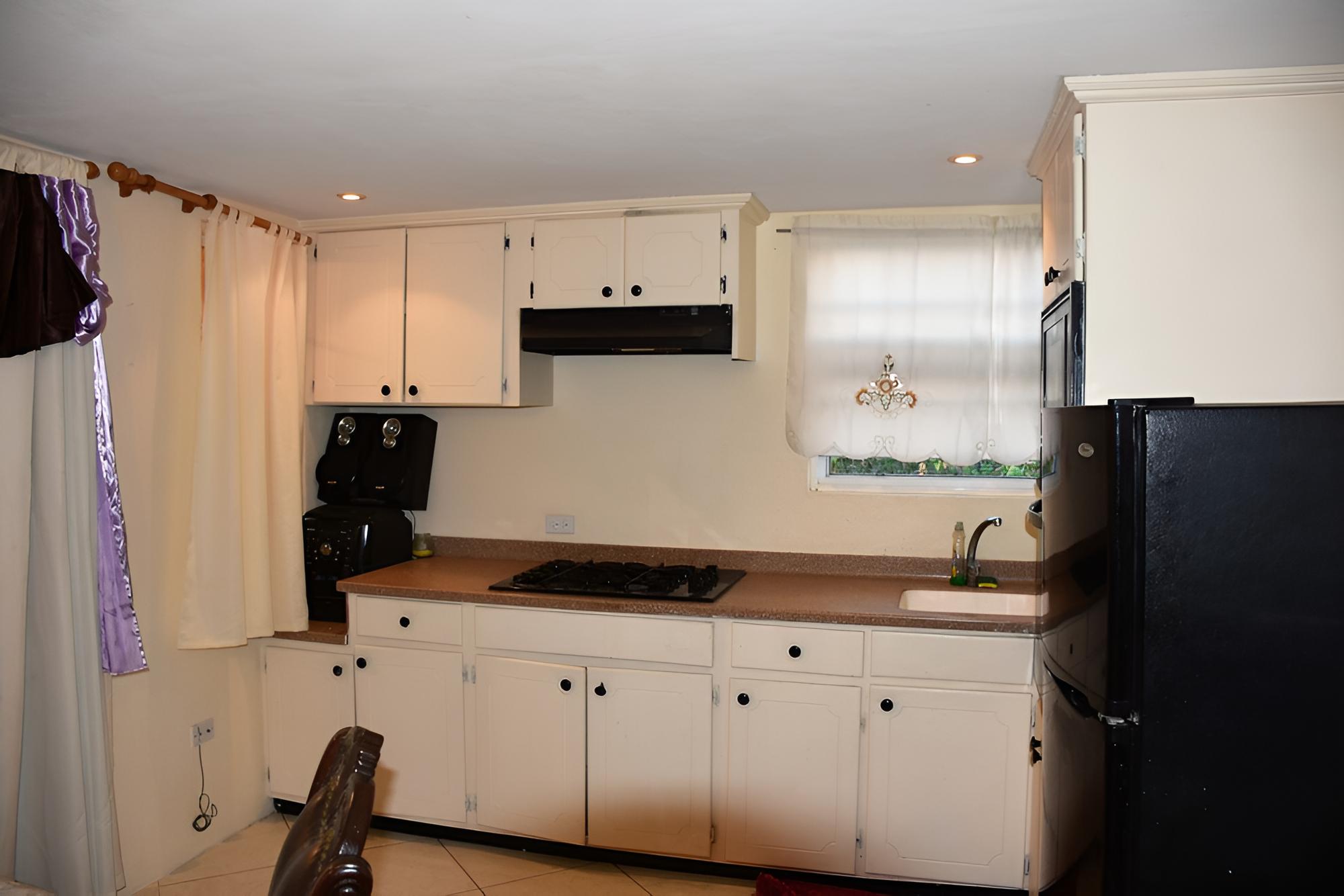 Luxury Apartment, 1 King Bed, Accessible, Kitchen (Victorious Lux) photo 3