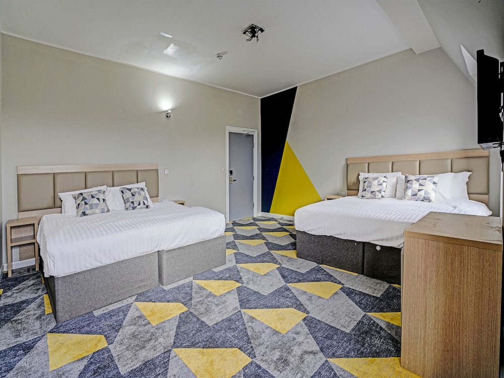 Standard Room, 2 Double Beds (Family) photo 3