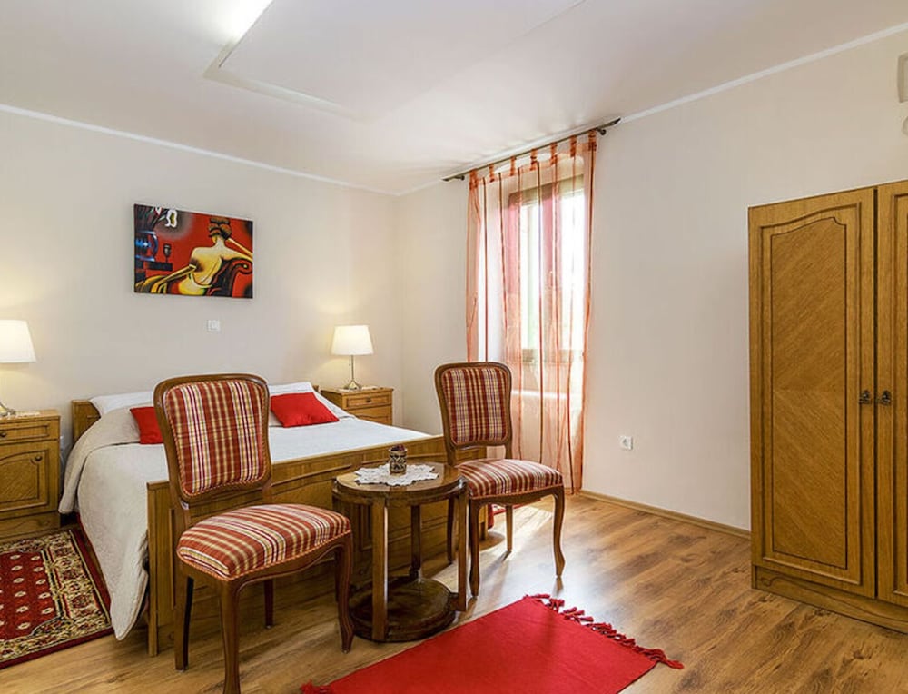 Villa photo 2