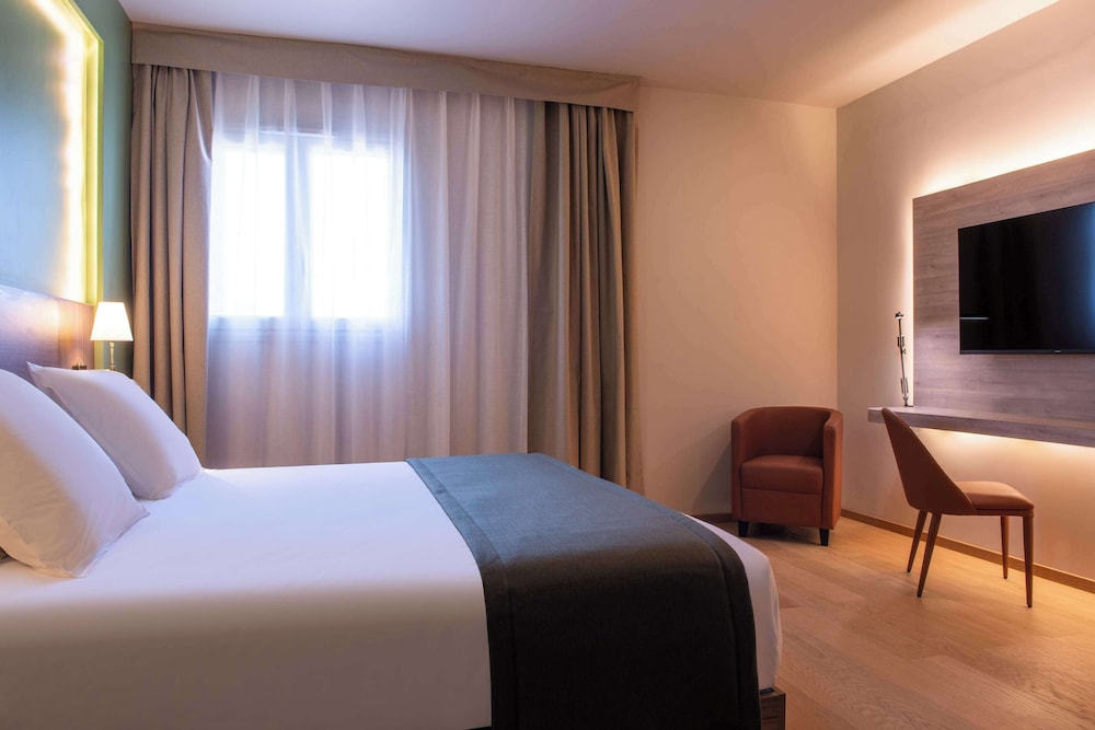 Standard Room, 1 Double Bed - Photo 5