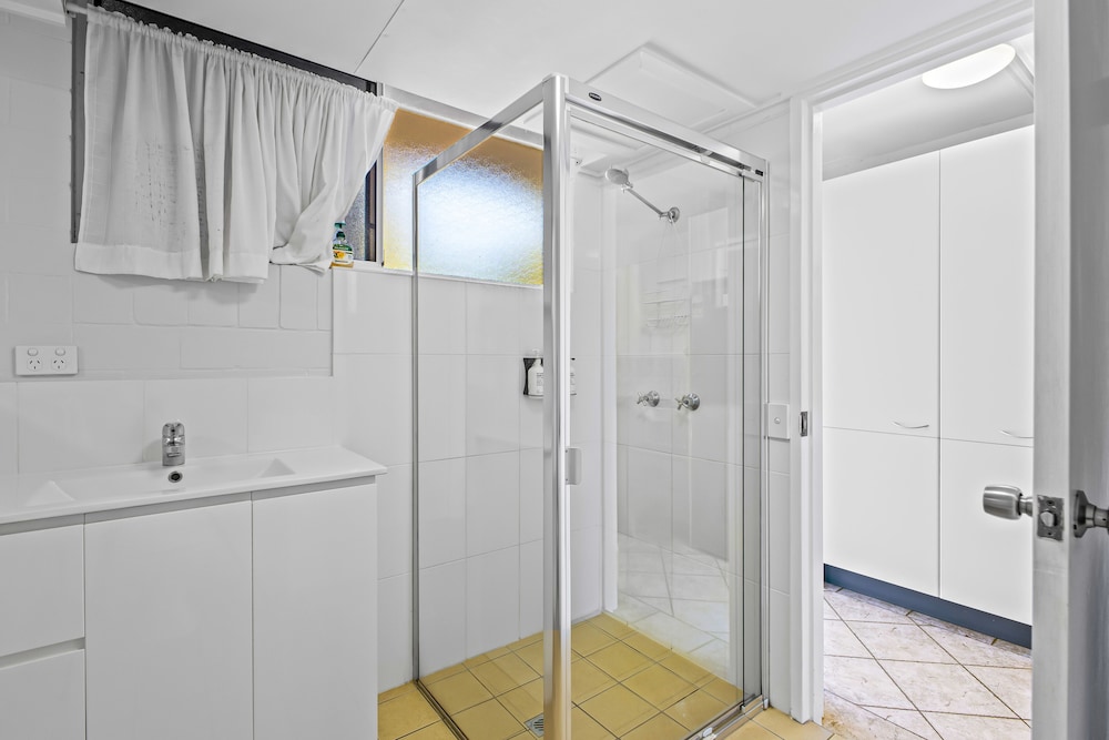 Standard Studio, 1 Queen Bed, Garden View photo 3