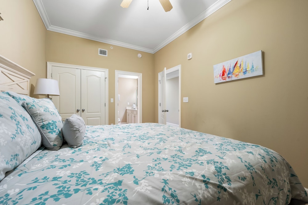 Signature Condo, 3 Bedrooms, Balcony, Beach View photo 3