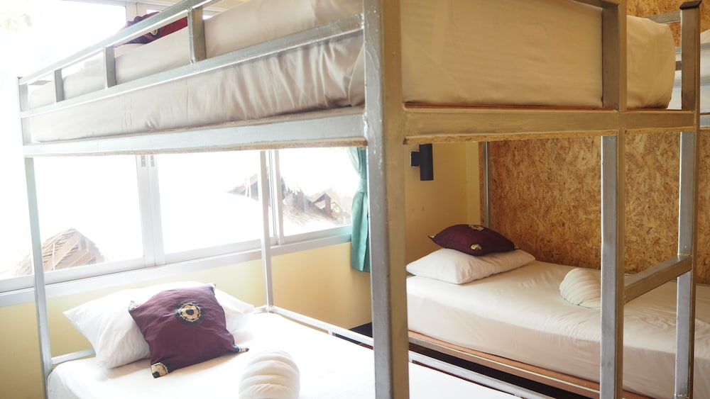Mixed 6 beds Seaview photo 1
