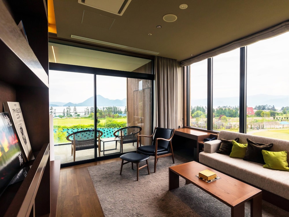 Deluxe Design Twin Room with Onsen Open-Air Bath (Lake View) East Wing, Non-Smoking photo 3