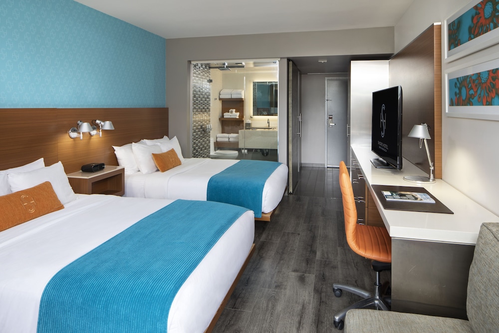 Room, 2 Queen Beds, Terrace photo 2