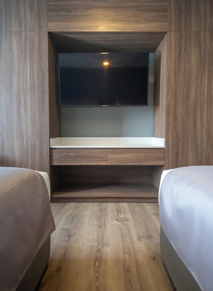 Deluxe Room, 2 Queen Beds, Balcony, City View - Photo 2