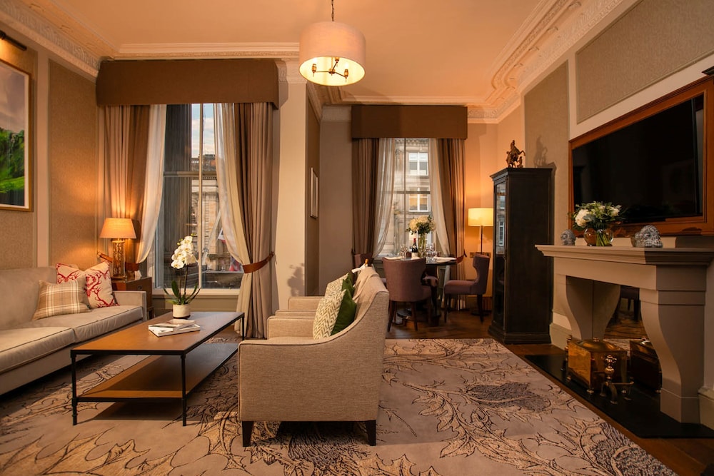 Suite, 1 King Bed (Ferrier)