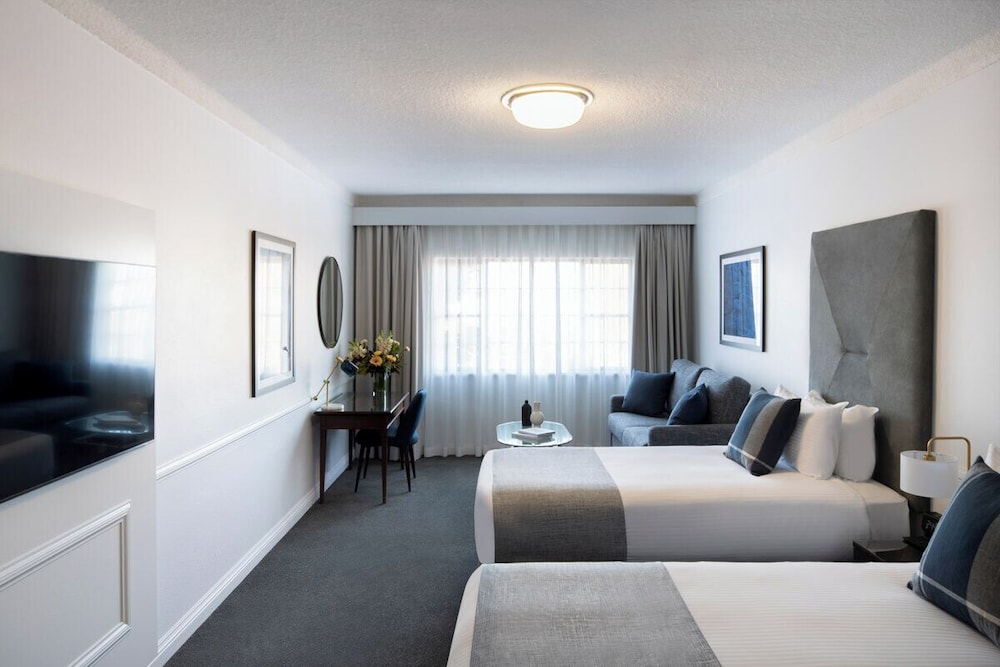 Premium Room, Multiple Beds - Photo 3