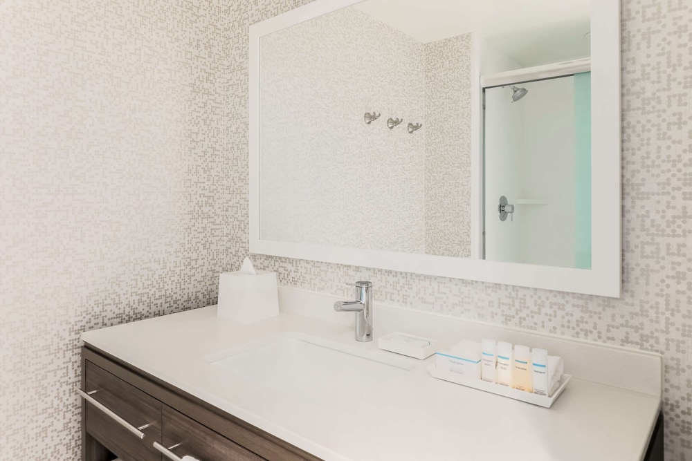 Suite, 1 Queen Bed, Accessible, Bathtub - Photo 6