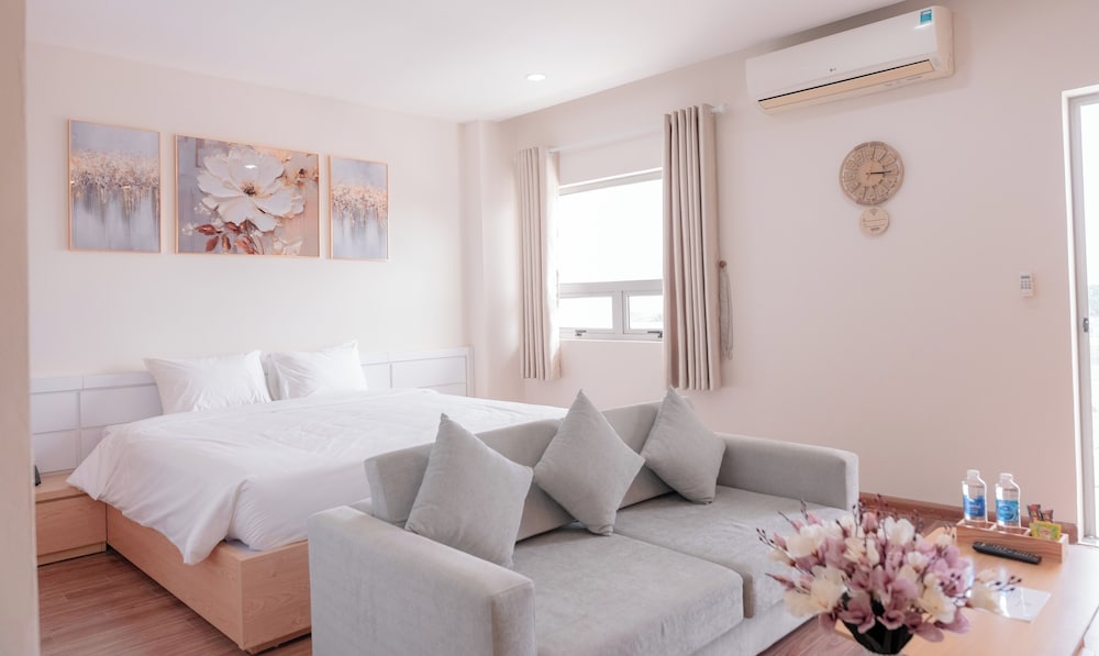 Standard Room, Balcony, Hill View