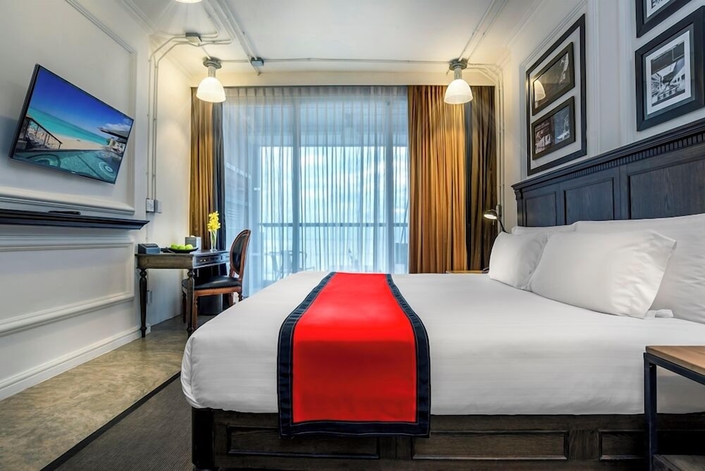 Deluxe Ocean View King Bed