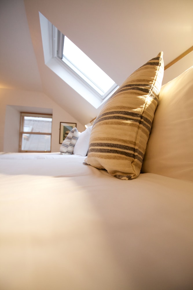 Comfort Twin Room (Ferry Inn) photo 3