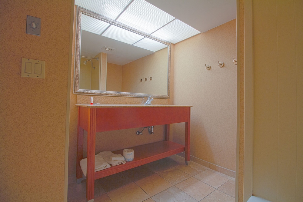 Room, 2 Double Beds, Kitchenette - Photo 8