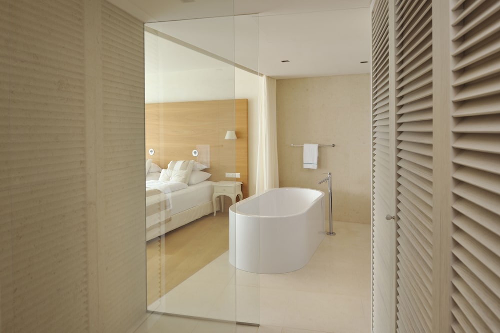 Senior Suite, 1 Double Bed with Sofa bed, Balcony, Partial Sea View - Photo 2