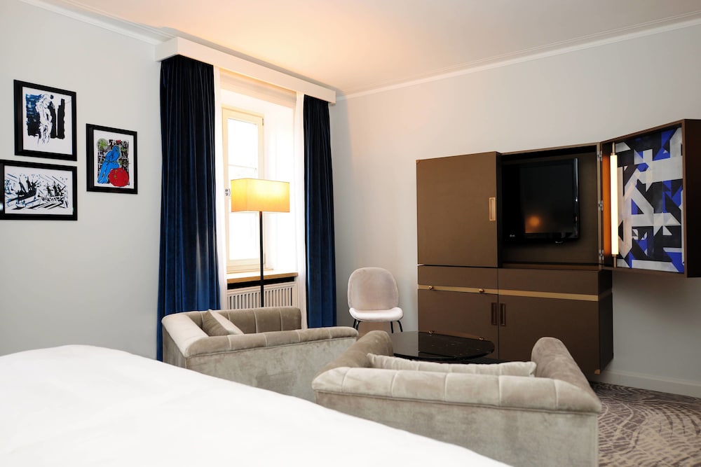 Grand Room, 1 King Bed