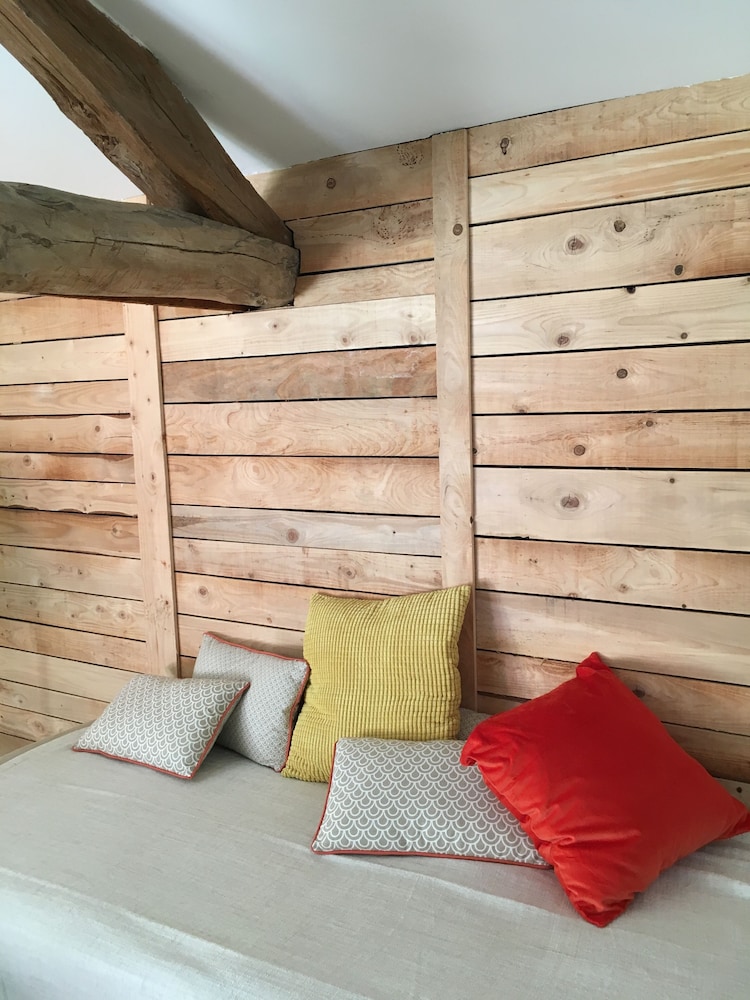 Honeymoon Double Room, 1 Queen Bed, Hot Tub (Cocoon) photo 2
