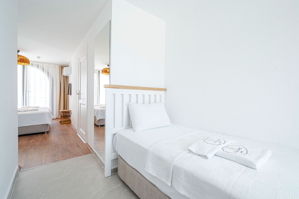 Deluxe Triple Room photo 3