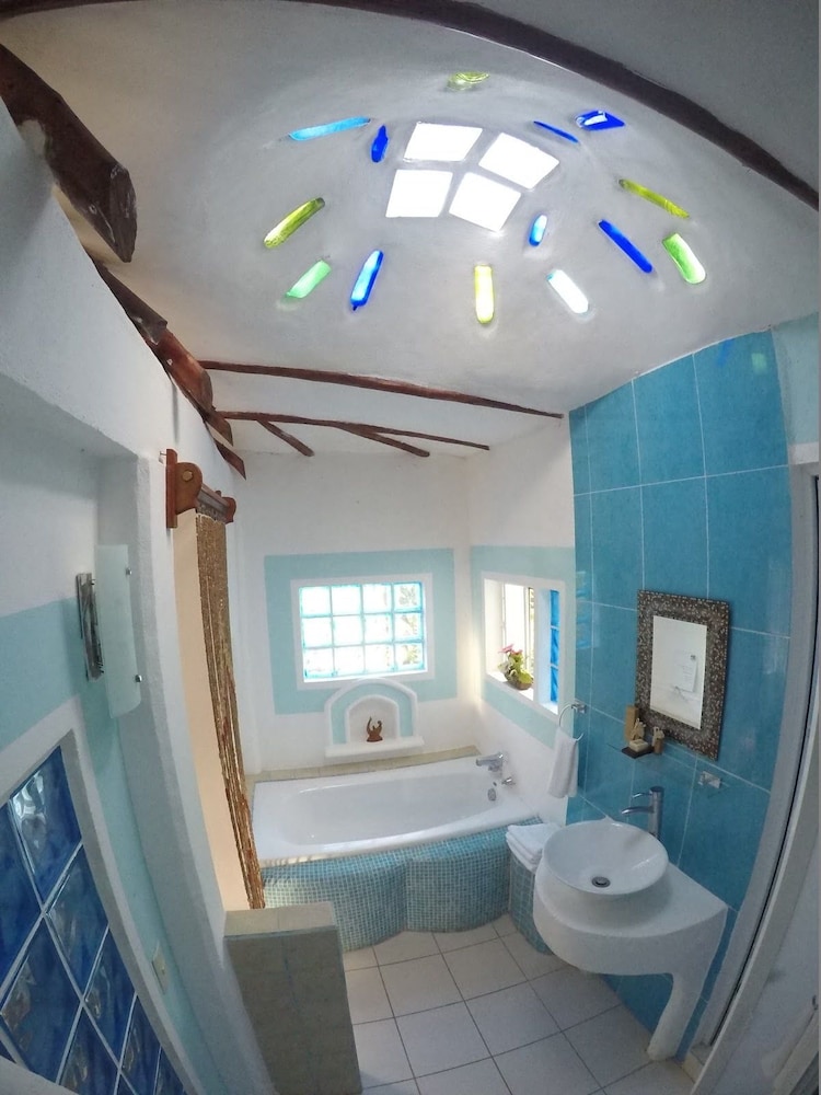 Standard Room, Bathtub (with fan) photo 2
