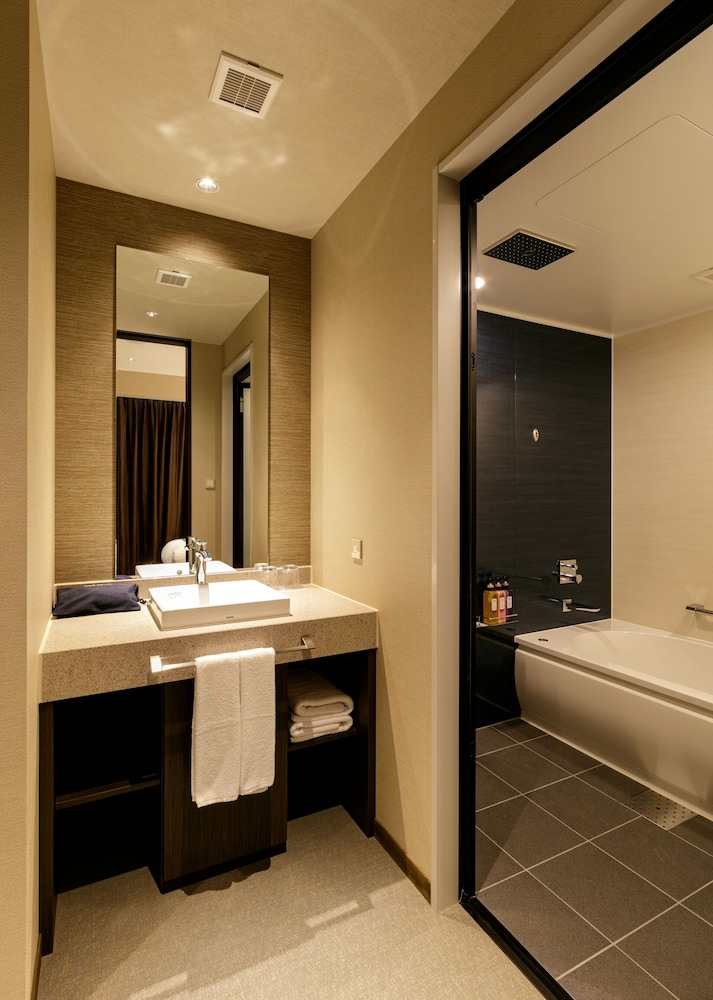 Premium Twin Room, Non Smoking - Photo 5