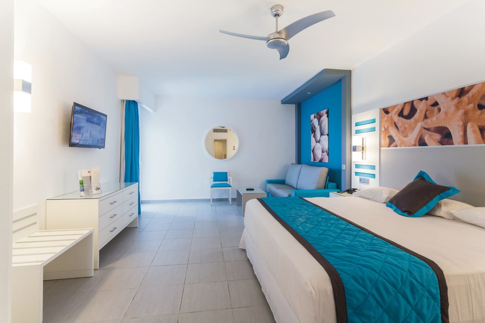 Family Room, 2 Bedrooms (U)