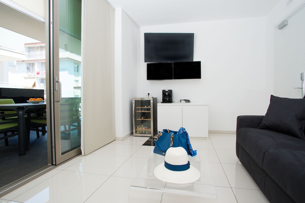 Family Suite, 1 Bedroom, Partial Ocean View photo 1