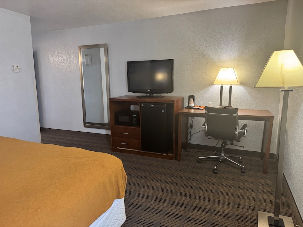 Studio Suite, 1 King Bed, Non Smoking - Photo 4