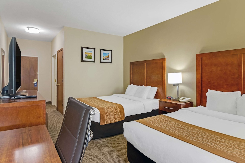 Standard Room, 2 Queen Beds, Non Smoking - Photo 2