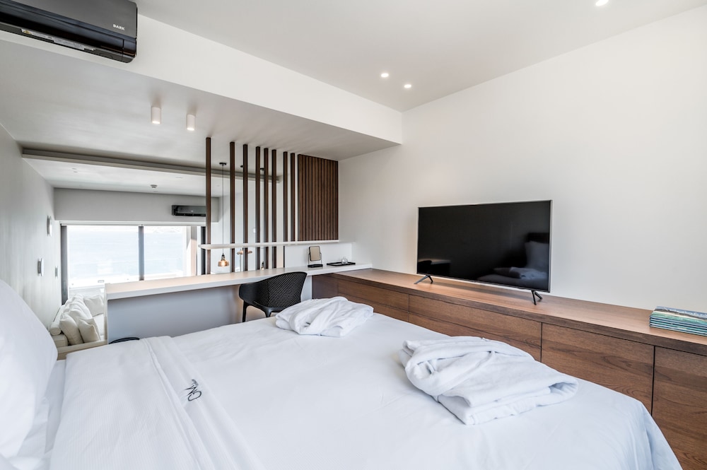 Deluxe Suite - Photo 1