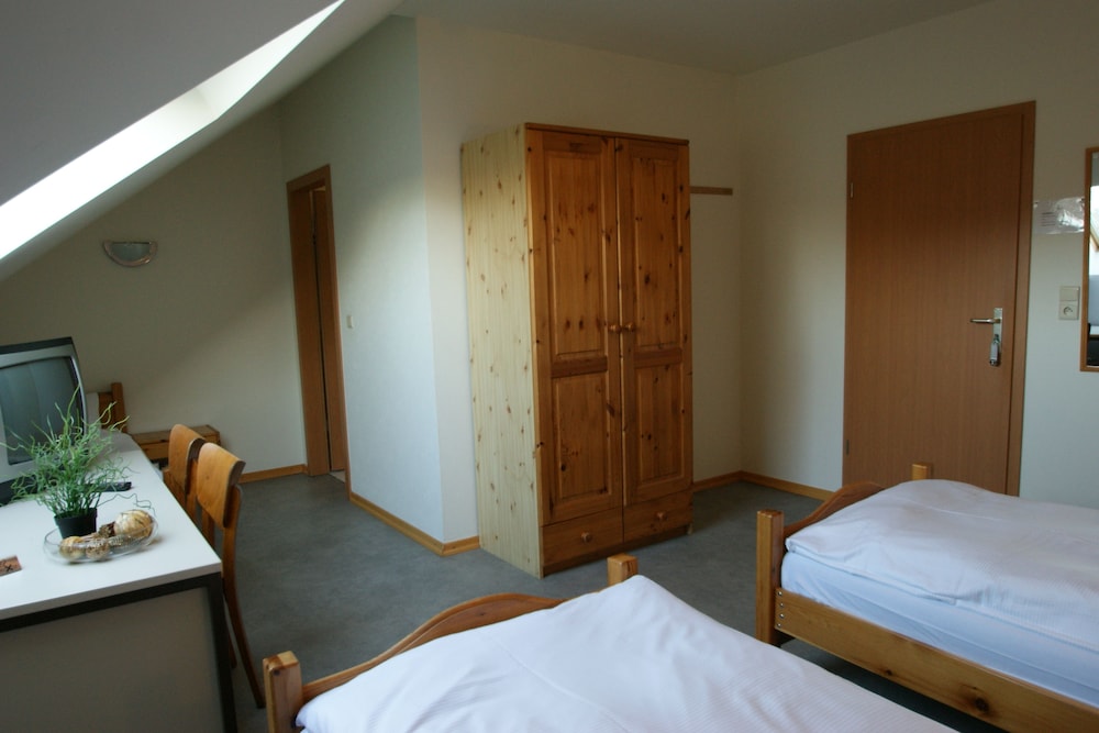 Standard Triple Room, 1 Bedroom photo 2