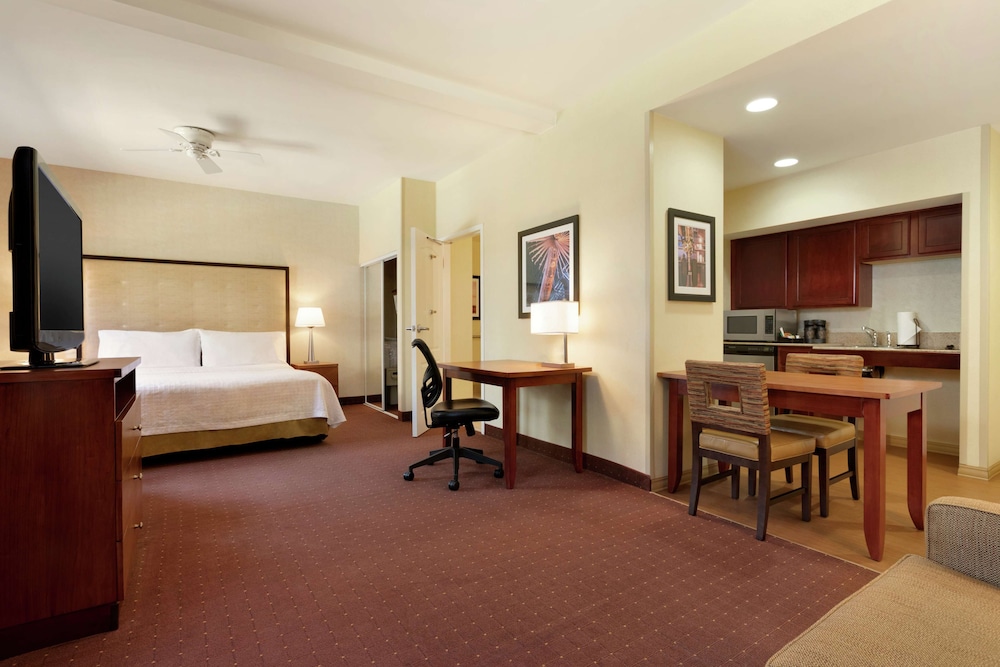 Room, 1 King Bed, Accessible (Roll-in Shower) photo 2
