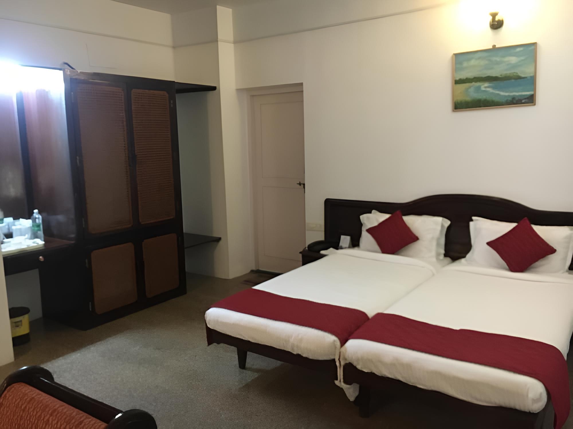 Deluxe Double Room - Photo 13
