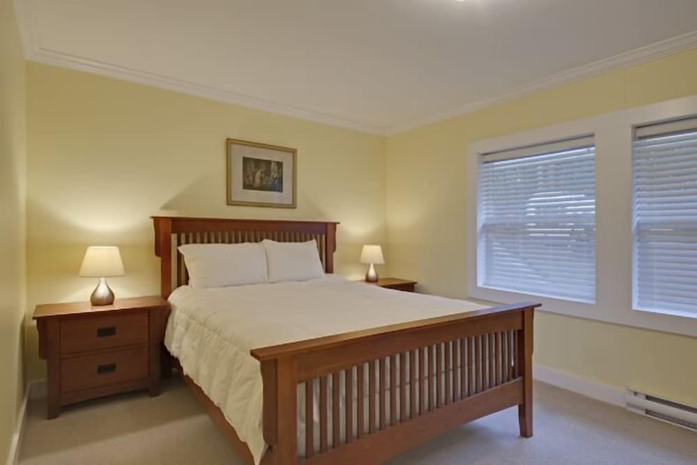 Suite, 1 Queen Bed