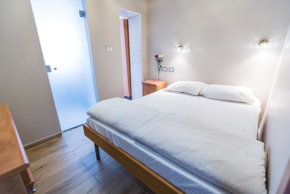 Economy Double Room photo 1