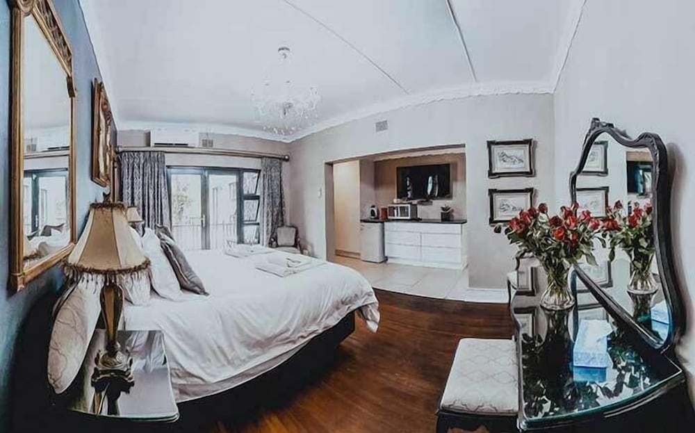 Suite, Jetted Tub, Sea View - Photo 2