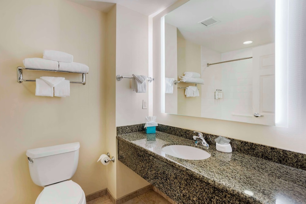 Standard Room, 2 Queen Beds, Non Smoking, Refrigerator - Photo 4