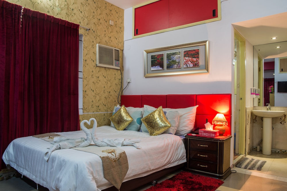 Business Room, 1 Queen Bed, Non Smoking, City View photo 1