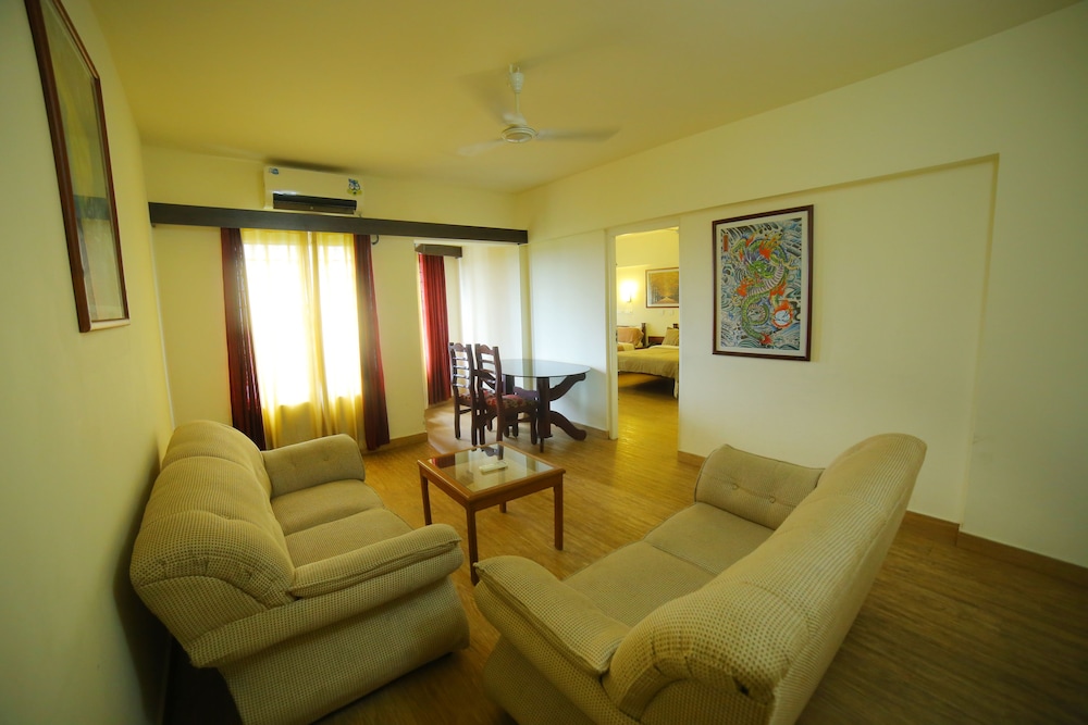 Family Suite, 1 Double Bed, Non Smoking, City View photo 2