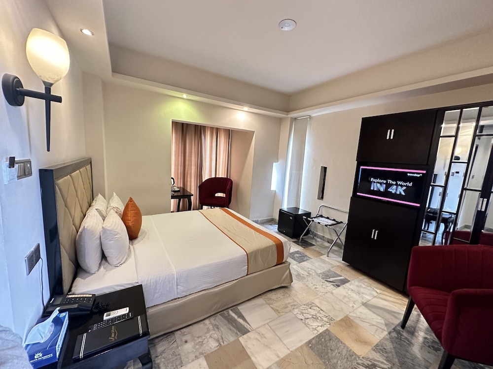 Premium Double Room, 1 King Bed, City View