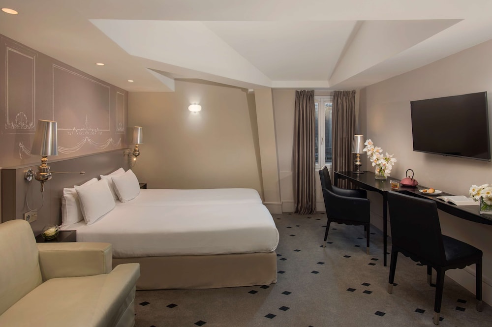 Junior Suite (Extra Bed 3 Adults)